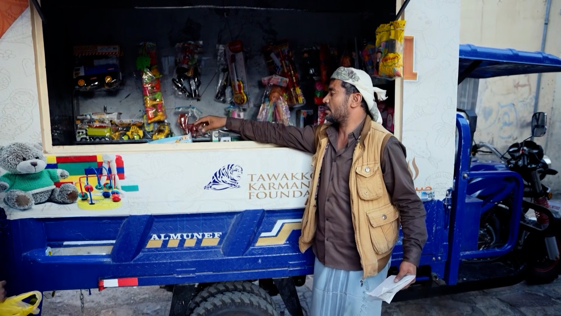 Tawakkol Karman Foundation provides mobile shop for Taiz toy seller